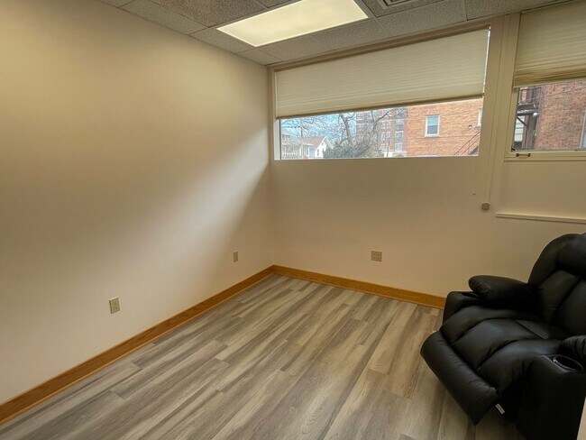 Building Photo - 1920 Monroe St