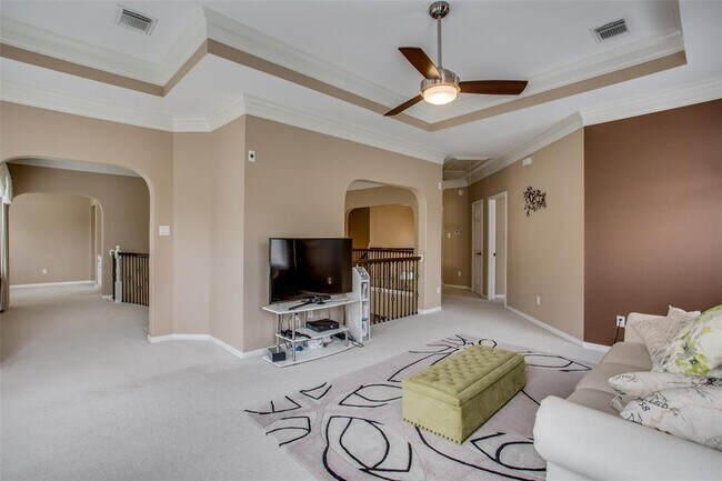 Building Photo - 28 Twin Valley Dr