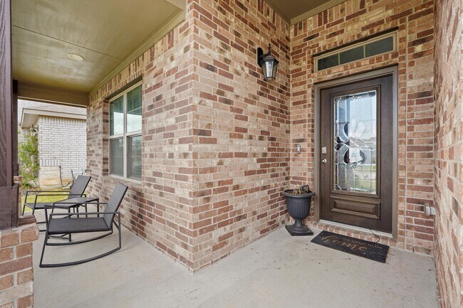 Building Photo - 1511 Maple Rdg Dr