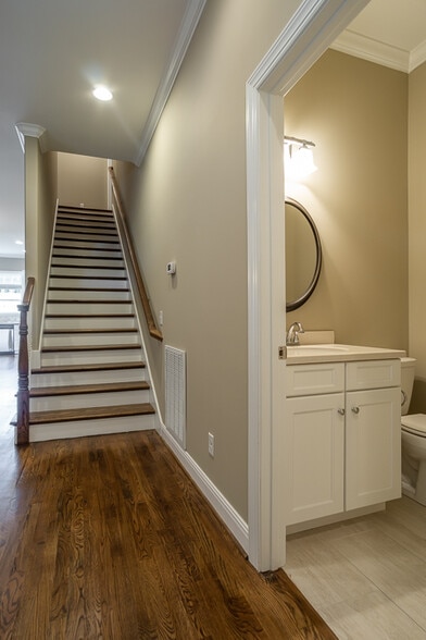 Building Photo - 208 Downton Ave