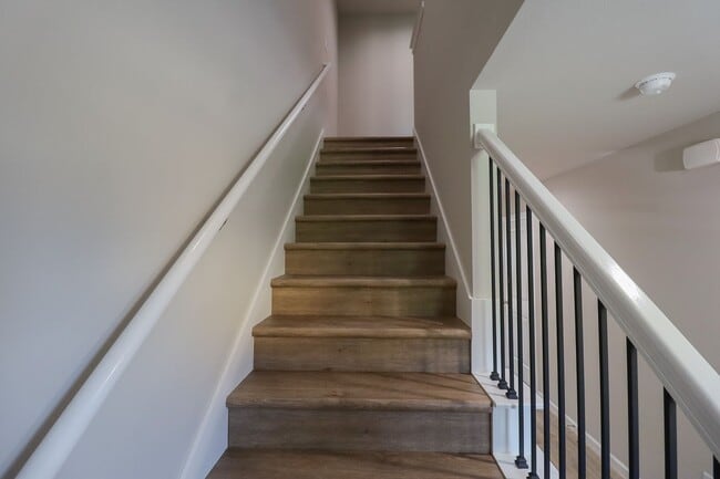 Building Photo - First Month Free! Lovely Home for Rent -21...