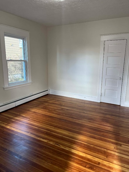 Building Photo - 45 Clinton St