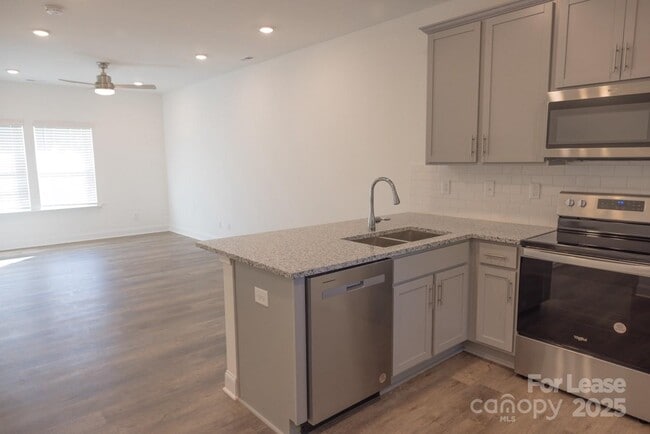 Building Photo - 3018 Butler Hl Dr