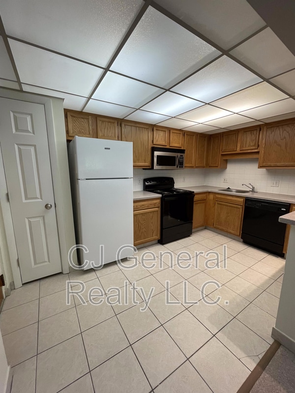 Building Photo - 106 Broad St