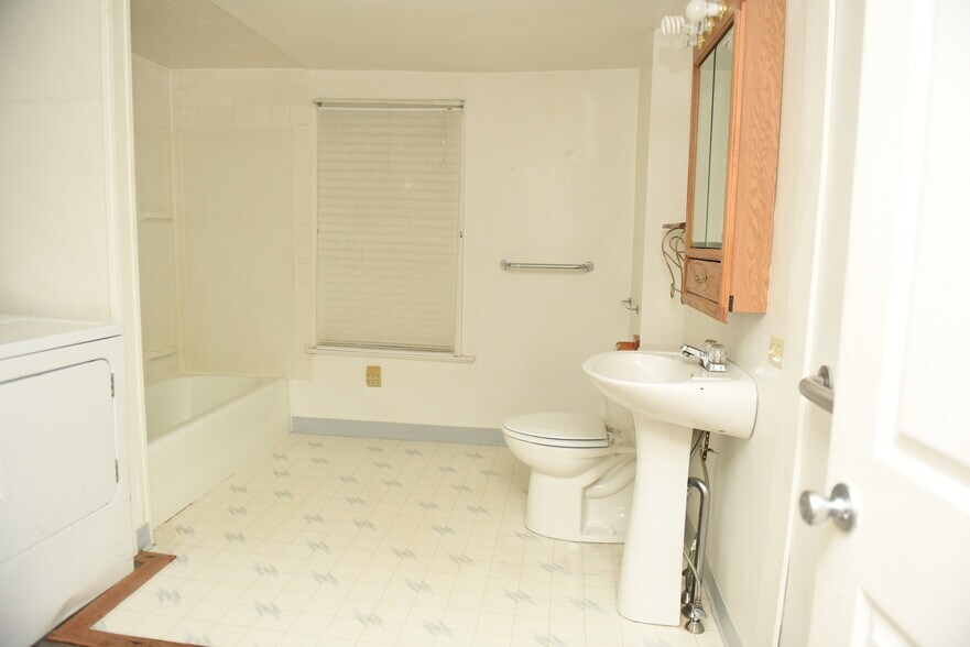 Bathroom - 2312 18th st