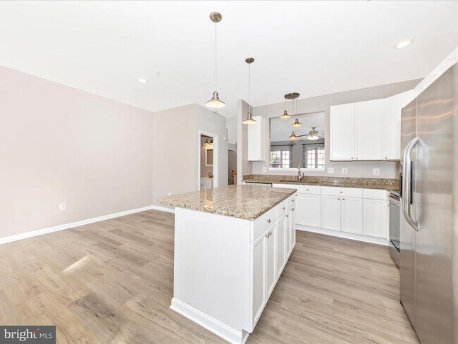 Building Photo - 2103 Paxton Terrace