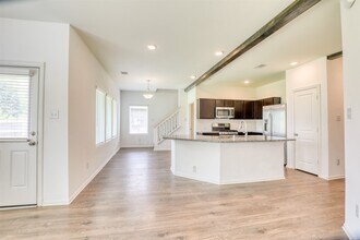 Building Photo - 422 Magnolia Ln