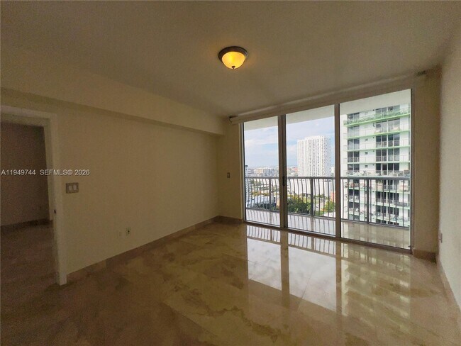 Building Photo - 1750 N Bayshore Dr