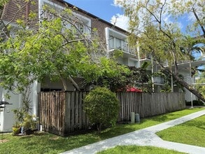 Building Photo - 9621 SW 77th Ave