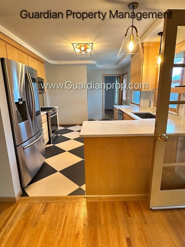Building Photo - South Minneapolis Single Family Home, Fenc...