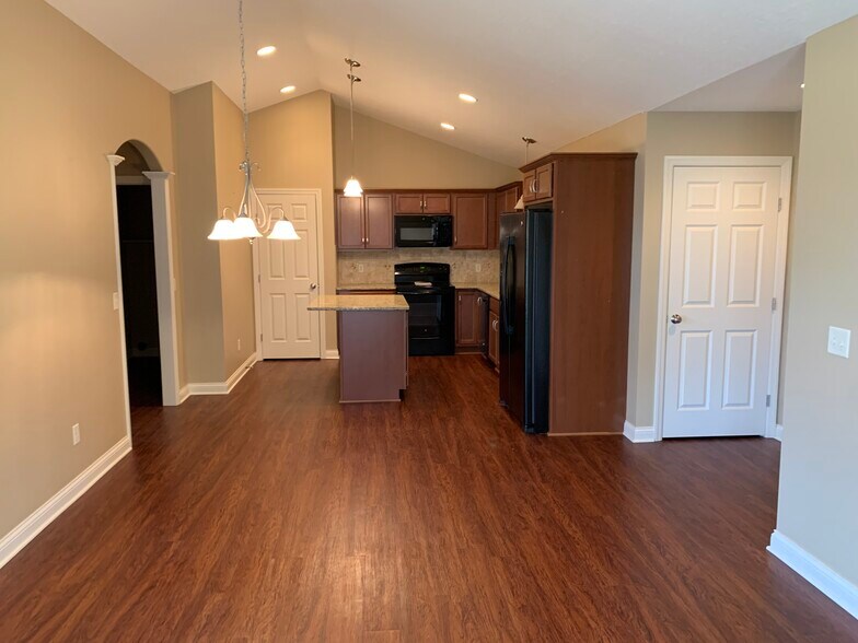 Building Photo - 2409 Wittenberg Ave SE