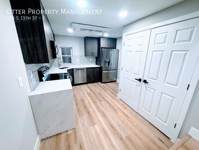 Building Photo - 926 S 15th St