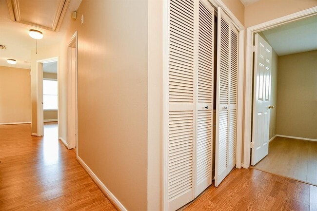 Building Photo - 11707 Turtle Lake Dr