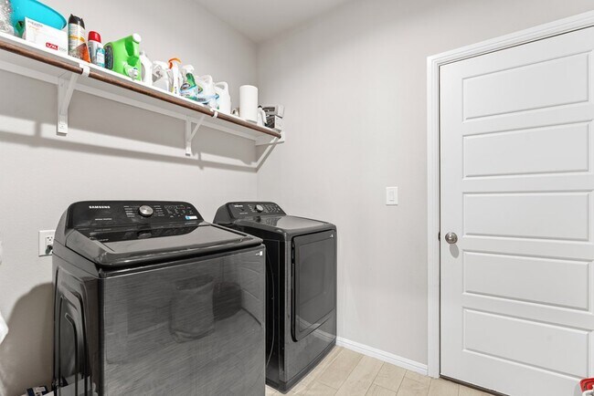 Building Photo - 7118 Adenium Rd