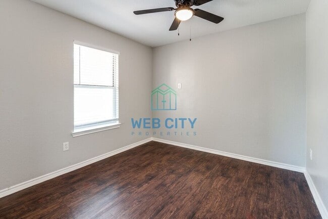 Building Photo - 2429 Kemp St
