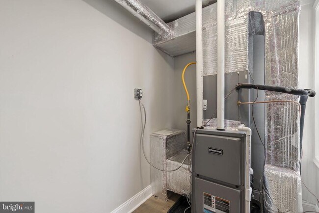 Building Photo - 2571 Coral St