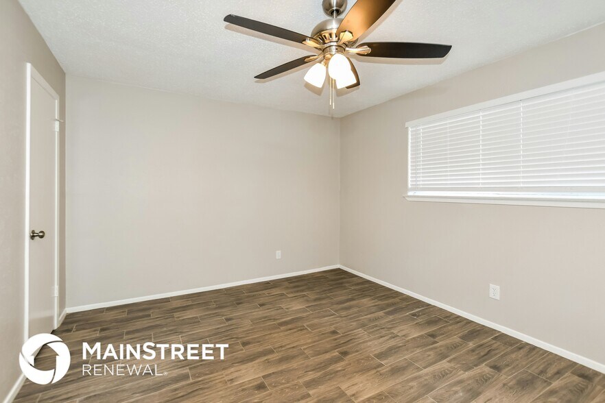 Building Photo - 1601 Chapman Dr