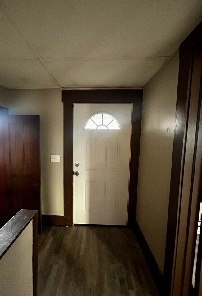 Building Photo - 283 W Main St