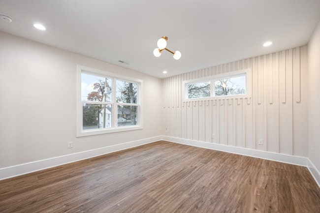 Building Photo - Room in Townhome on Donna Ave