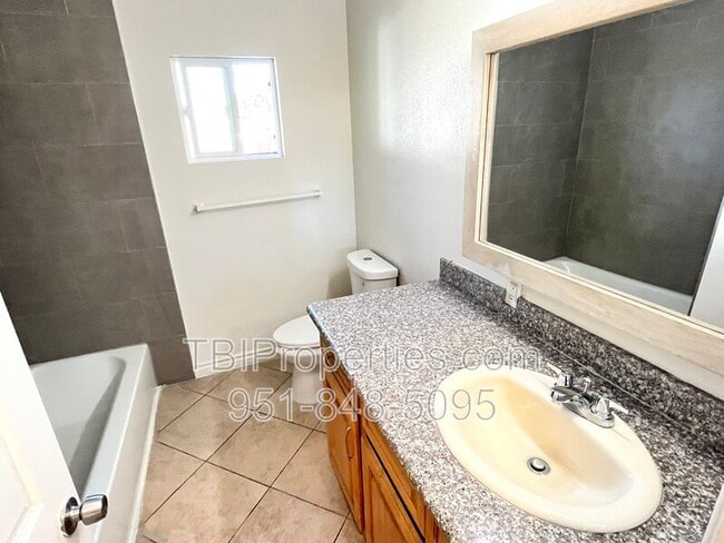 Building Photo - 3485 Belle St