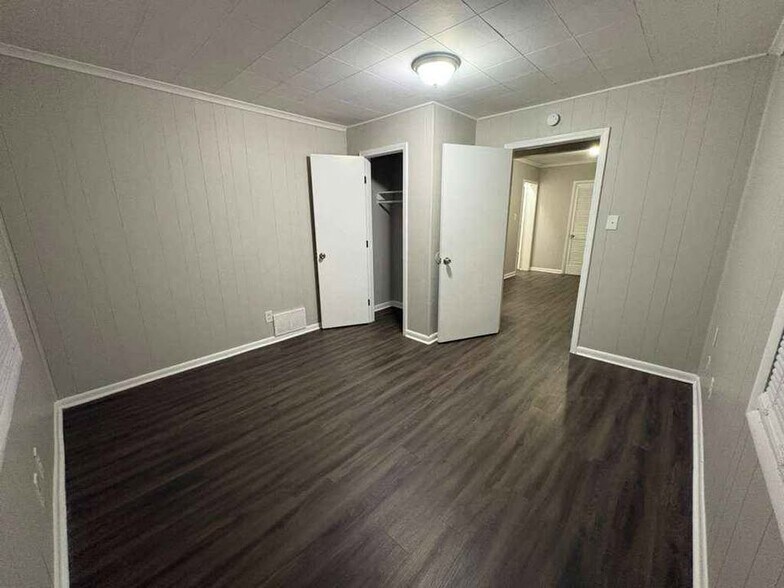 Building Photo - 3588 Vernon Ave