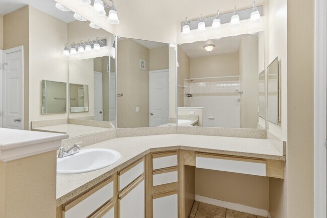 Building Photo - 7438 S Quail Cir