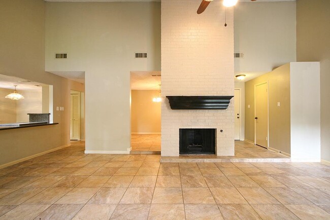 Building Photo - 12029 Acorn Oak St