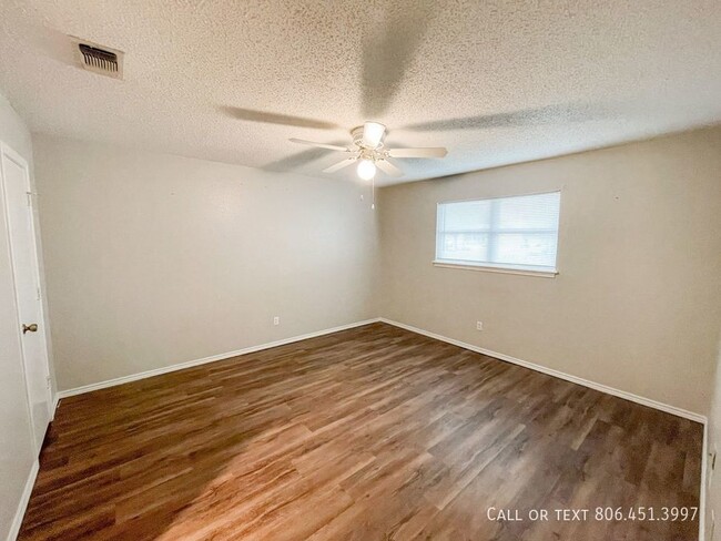 Building Photo - 4401 75th Dr