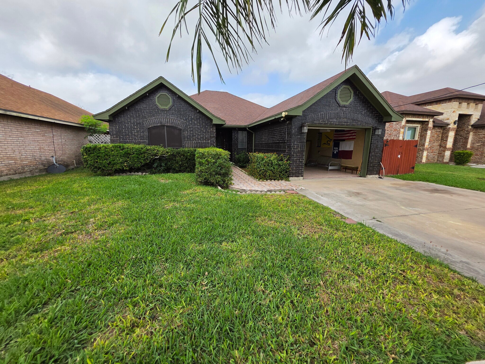 Building Photo - 209 La Silla Dr