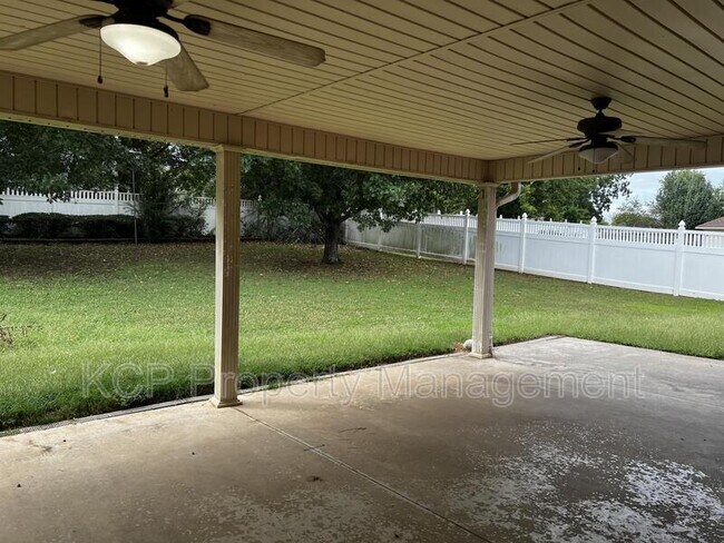 Building Photo - 2109 Barrington Dr