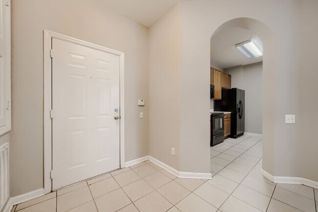 Building Photo - APARTMENT IN THE METROWEST AREA!