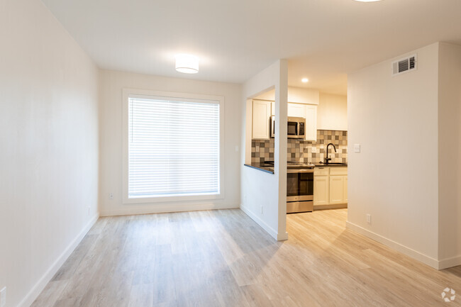 1BR, 1BA - 570SF - Oak Park Apartments