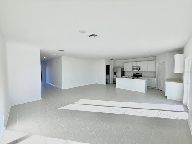 Building Photo - 2134 Chris Dr
