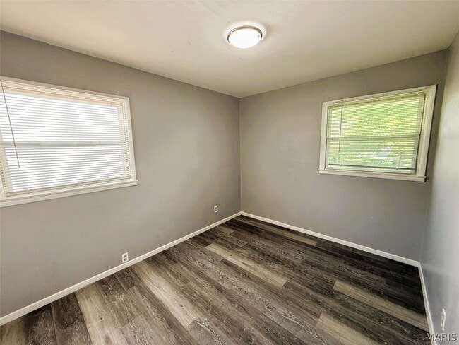 Building Photo - 323 Shepley Dr