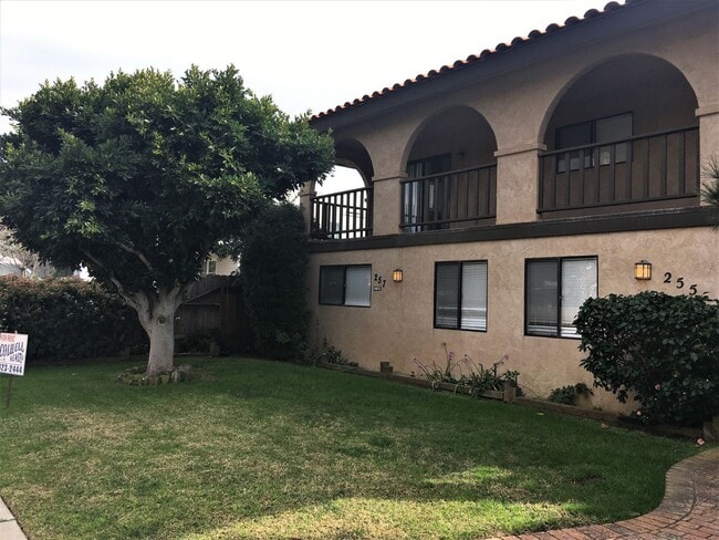 Building Photo - 255-257 Evergreen Ave