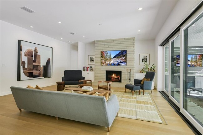 Building Photo - 5101 Cuesta Verde