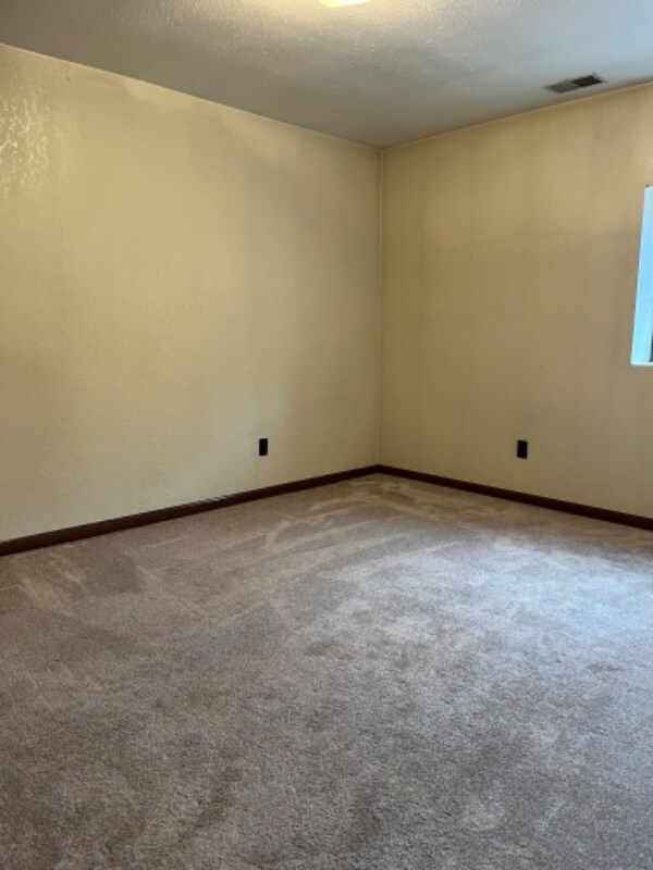 Building Photo - 7621 Noblestown Rd