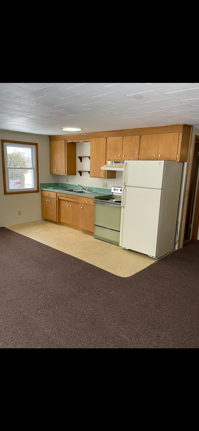 Building Photo - 134 W Maple St