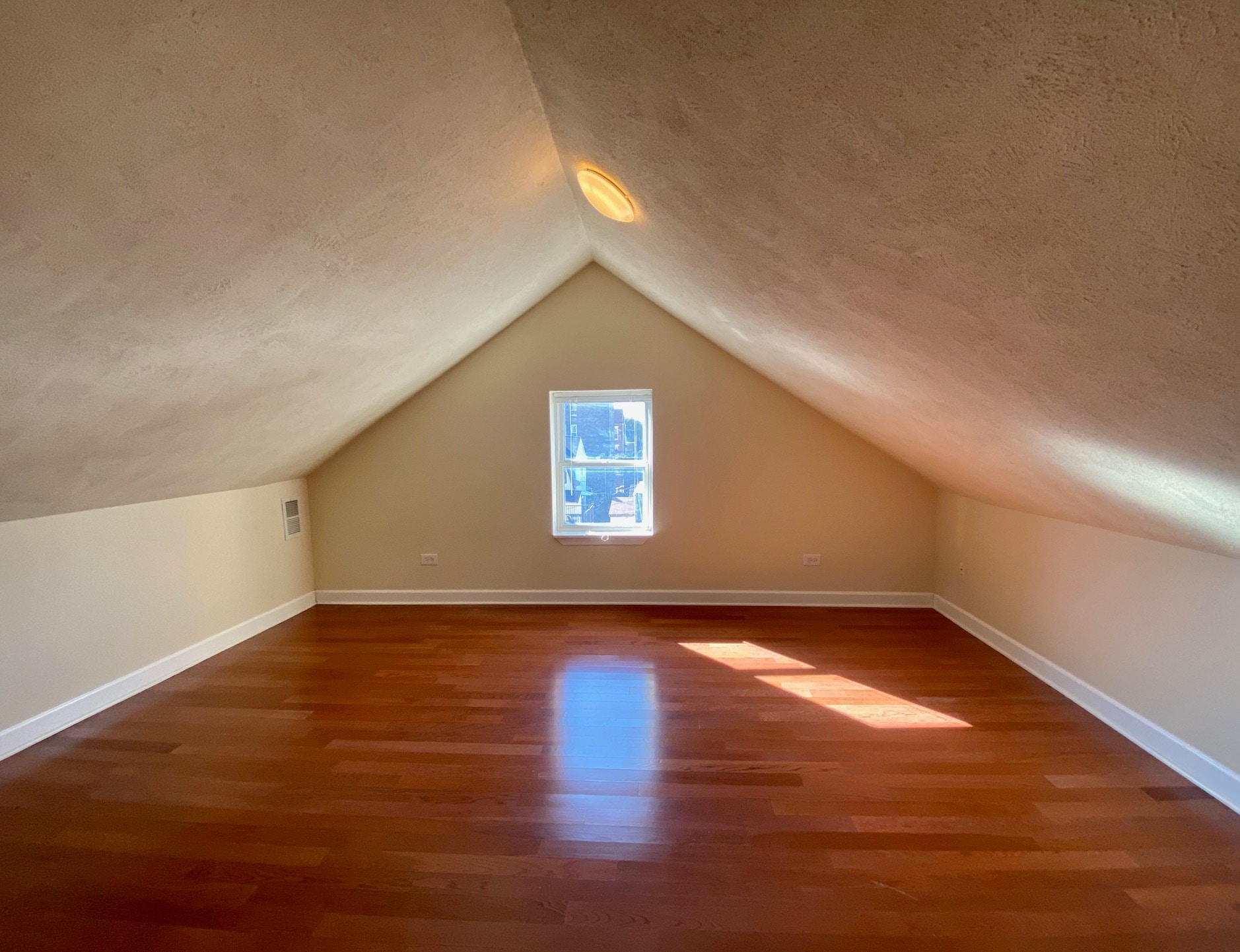 Third floor - 1152 W 19th Pl