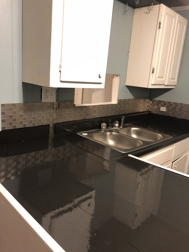 Building Photo - 100 Duke St