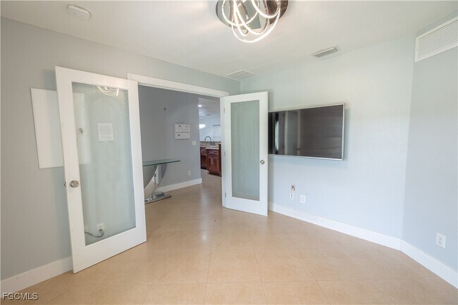 Building Photo - 1208 NW 21st Pl