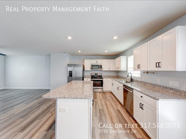 Building Photo - 9758 Oak Grove Dr