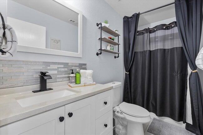 Building Photo - 8824 Southwick Dr