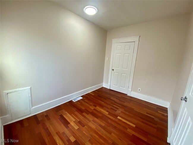 Building Photo - 39 Brown St