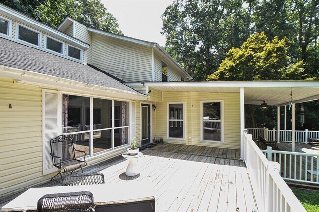 Building Photo - 555 Shady Acres Rd