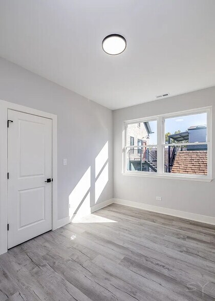 Building Photo - 2712 W 24th Pl