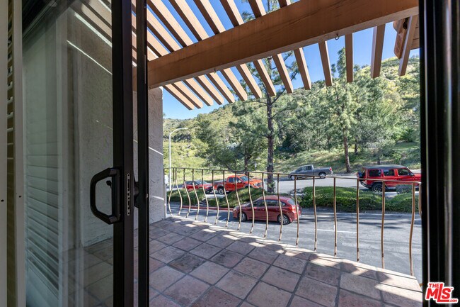 Building Photo - 1709 Cam De Villas