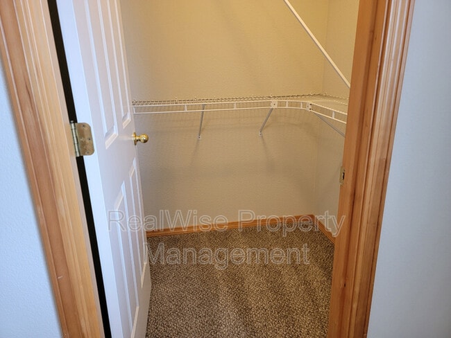 Building Photo - 1085 Golden Pheasant Dr
