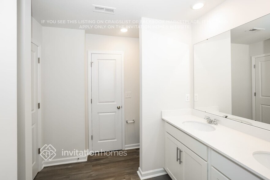 Building Photo - 11810 Brier Vlg Ln