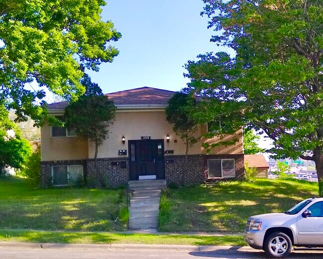 Building Photo - 298 Lawson Ave E